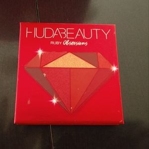 Huda Beauty Eyeshadow Palette